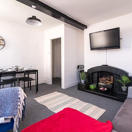 Characterful 2 Bed Apartment - Spacious & Comfy Castle Donington Extérieur photo